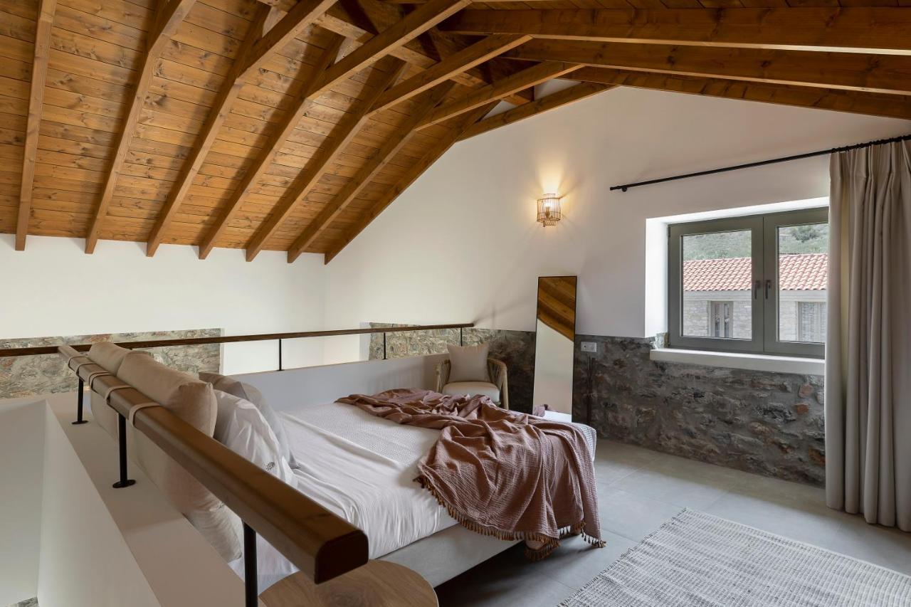 Lichnos Luxury Suites Sourpi エクステリア 写真