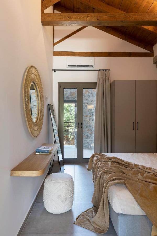 Lichnos Luxury Suites Sourpi エクステリア 写真